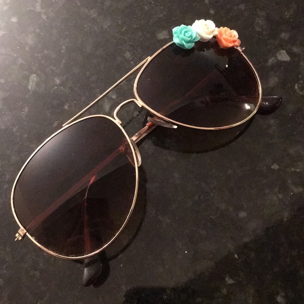 Colored Rose Detailed Aviator Sunglasses